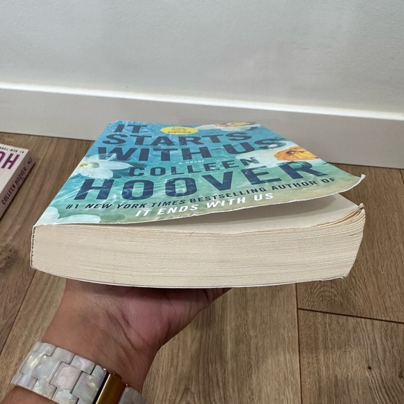 Colleen Hoover Book Set Bundle - It Ends With Us & It Starts With Us - Picture 6 of 15